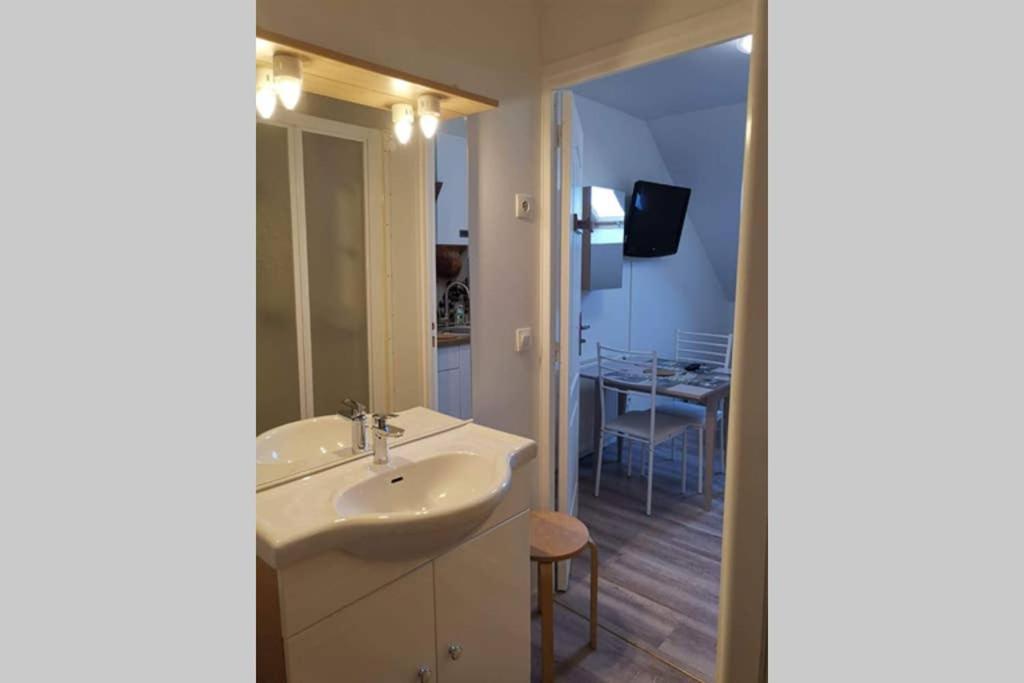 Studio Cosy Douillet Et Fonctionnel Apartment Savigny-le-Temple Exterior photo